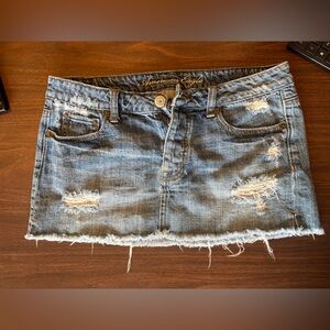 American Eagle Outfitters Distressed Denim mini Skirt size 4